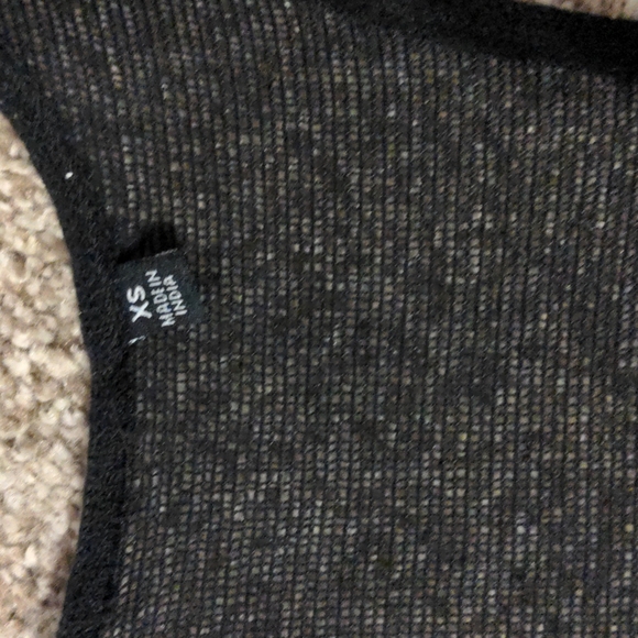 Flowy Grey Tank Top - Picture 2 of 5